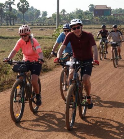 Diego and Paola Cycling on the  tour with redspokes